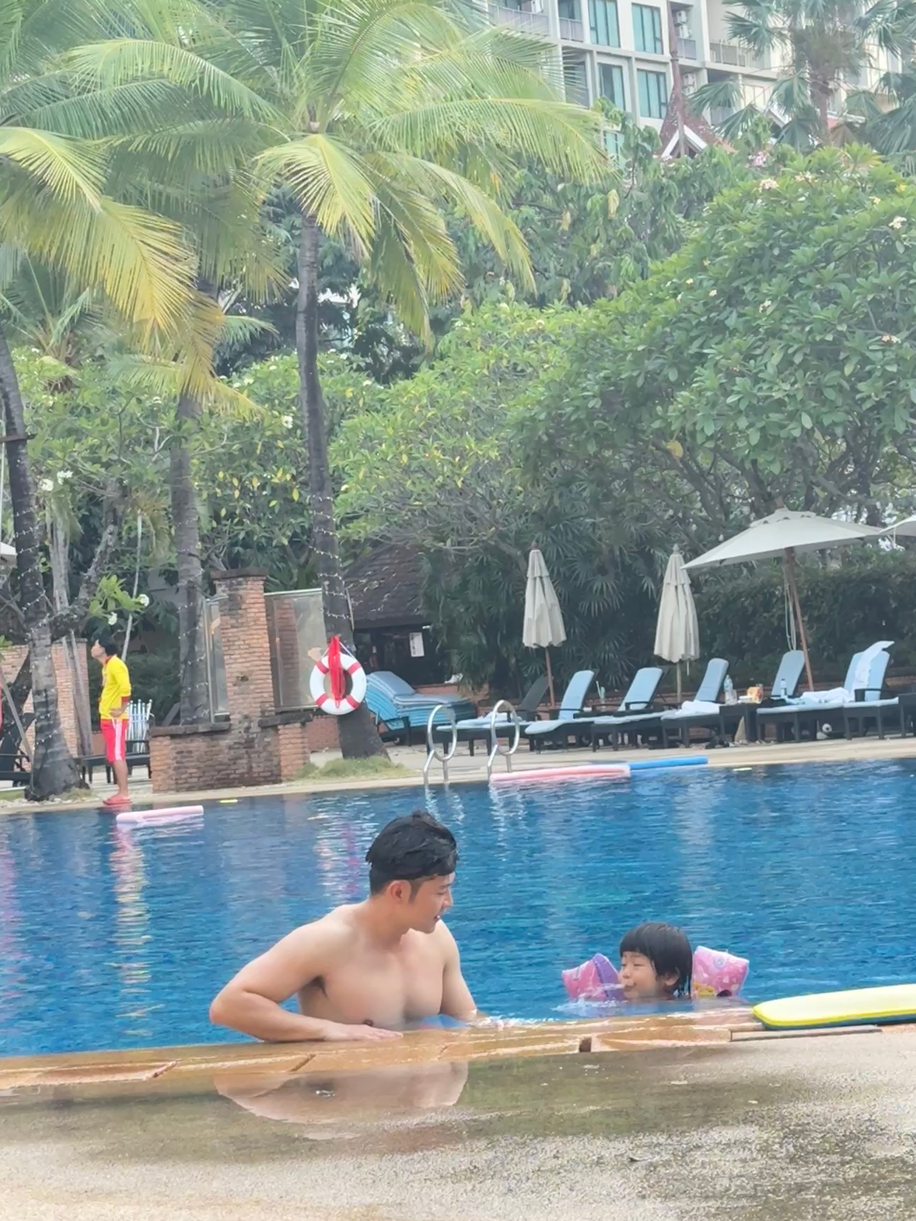 又给大小素拍到人生照片了旅毛球清迈行