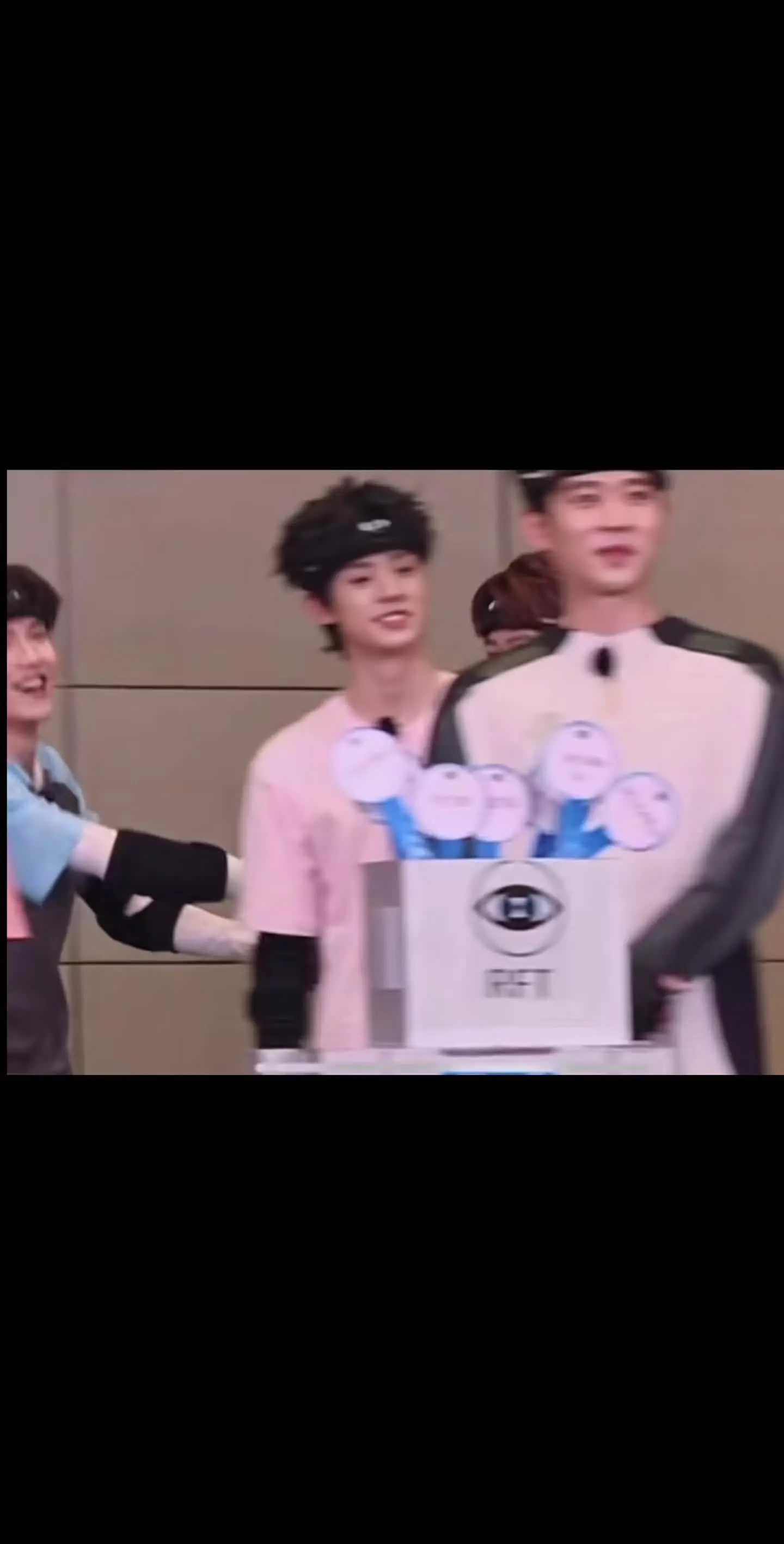 我们家苏醒这么和谁都这么甜哇 好好的两只小宝