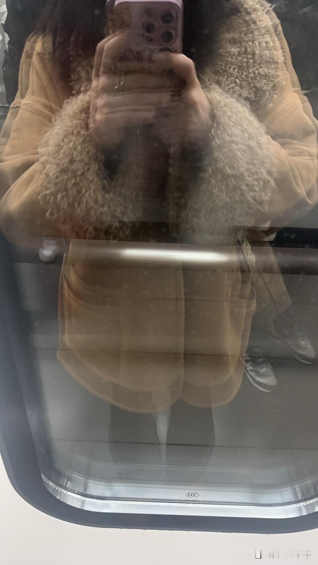 好消息：领导走了
坏消息：到了13箱货[流泪]
      店里开始春夏款上新了