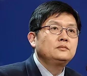 中方曾提醒大家慎重去日本，可复旦的冯玮反倒大肆劝国内学生去日本，并把这种与中国政