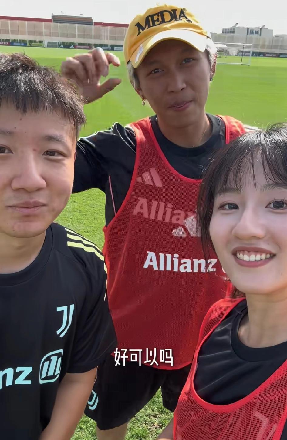就是看到别人当众大小便的感觉，赶紧回避，让他亲眼见证这一恶心人的一幕
他反应太慢