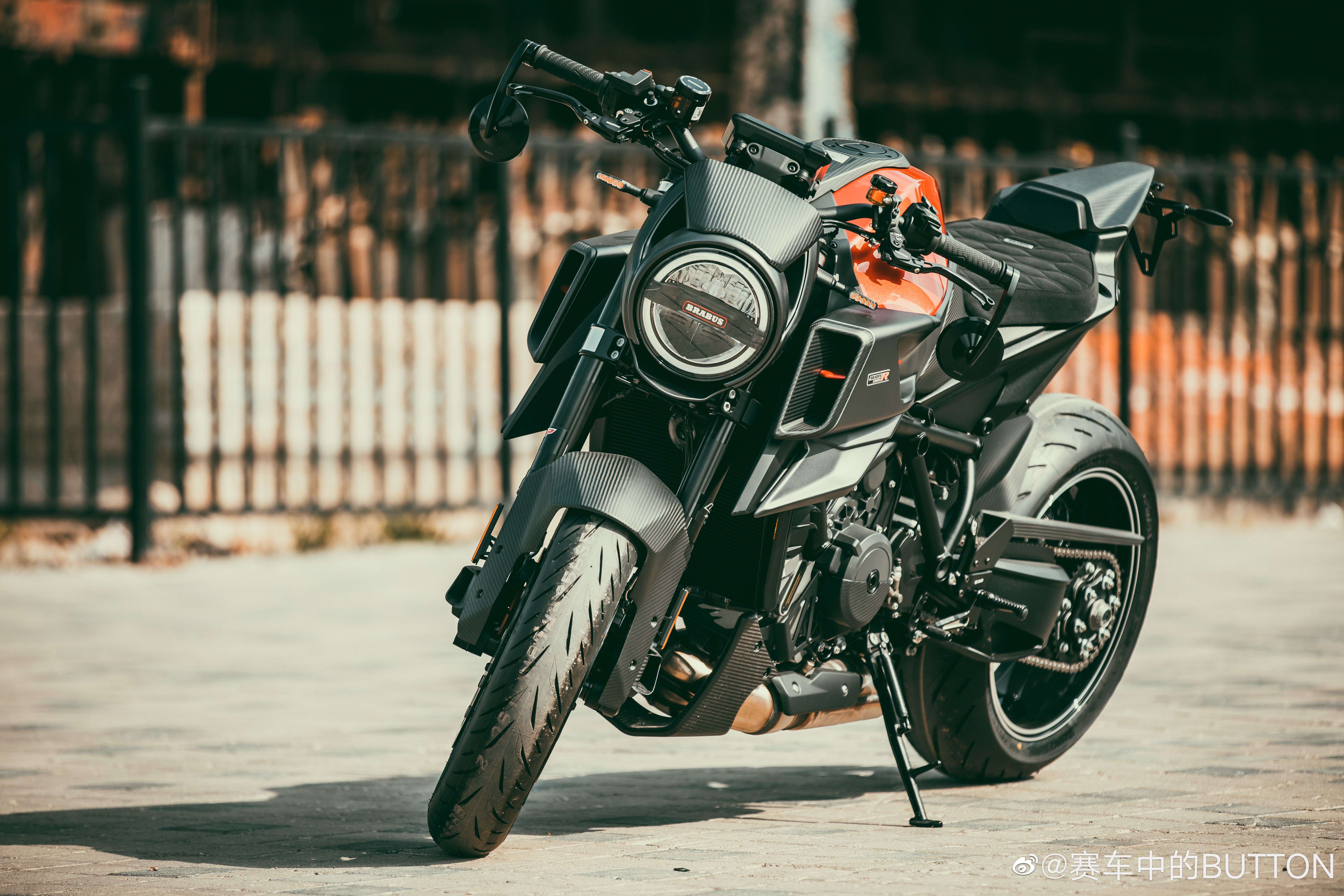 KTM 1300R 巴博斯版！处处有惊喜，不能更帅了。猜猜多少钱啊？ ​​​