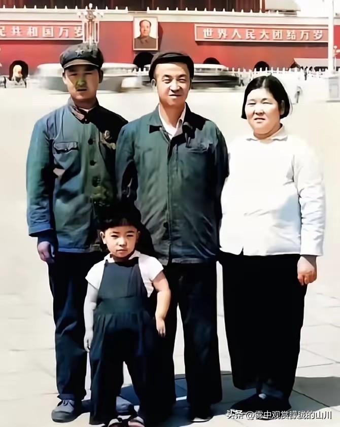 1970年，“铁人”王进喜已经快不行了，胃癌晚期，在北京住院，那一年他拍了这辈子