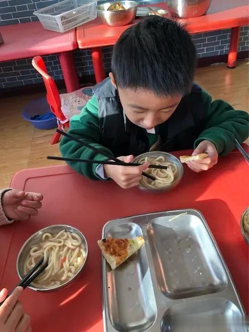 孩子吃啥好?就一个词: “挑”！让他们“挑食”，脾胃才更健康！
 
“挑”，绝不