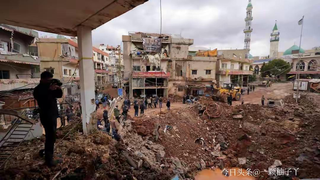 以色列曾出动4架直升机，搭载特种部队深夜突入黎巴嫩东部地区，还配备武装机型进行护