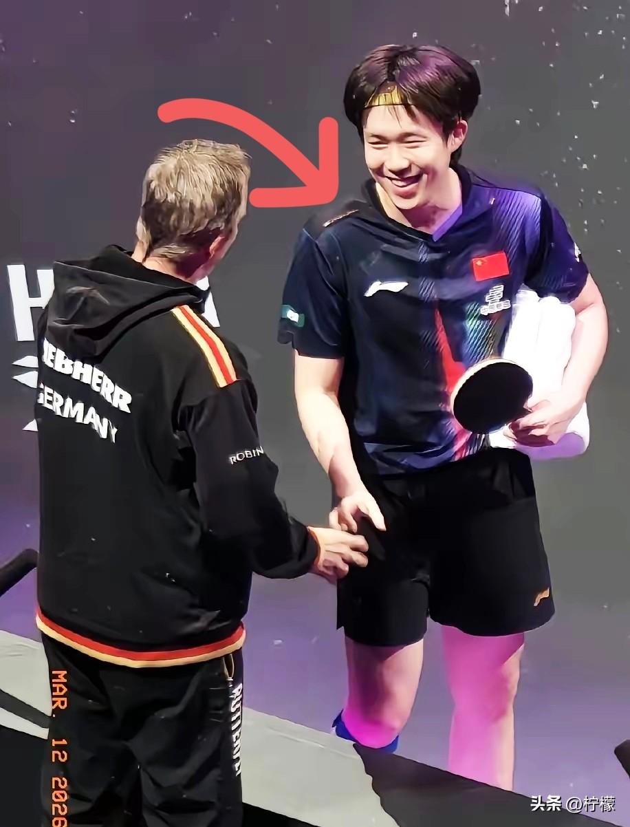 王楚钦的路可能要改了！
不是因为赢了弗朗西斯卡。
也不是因为成了世界第一。
而是