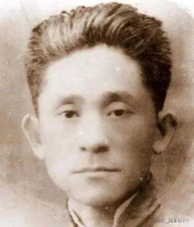 “不会诈尸了吧！”一农民嘀咕到，他路过田间地头时被突如其来的“尸体”吓了一跳，瞬