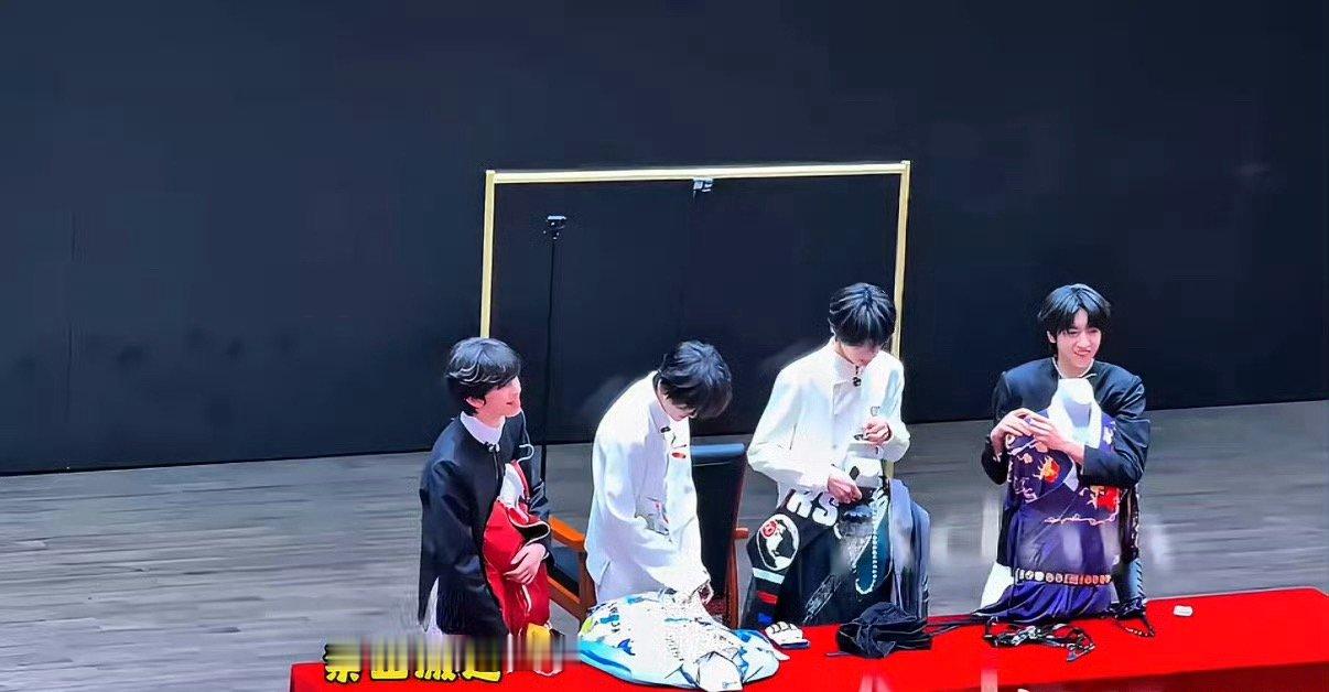投陈浚铭 左奇函 张桂源 陈奕恒 选衣服？你相信谁的眼光？ 