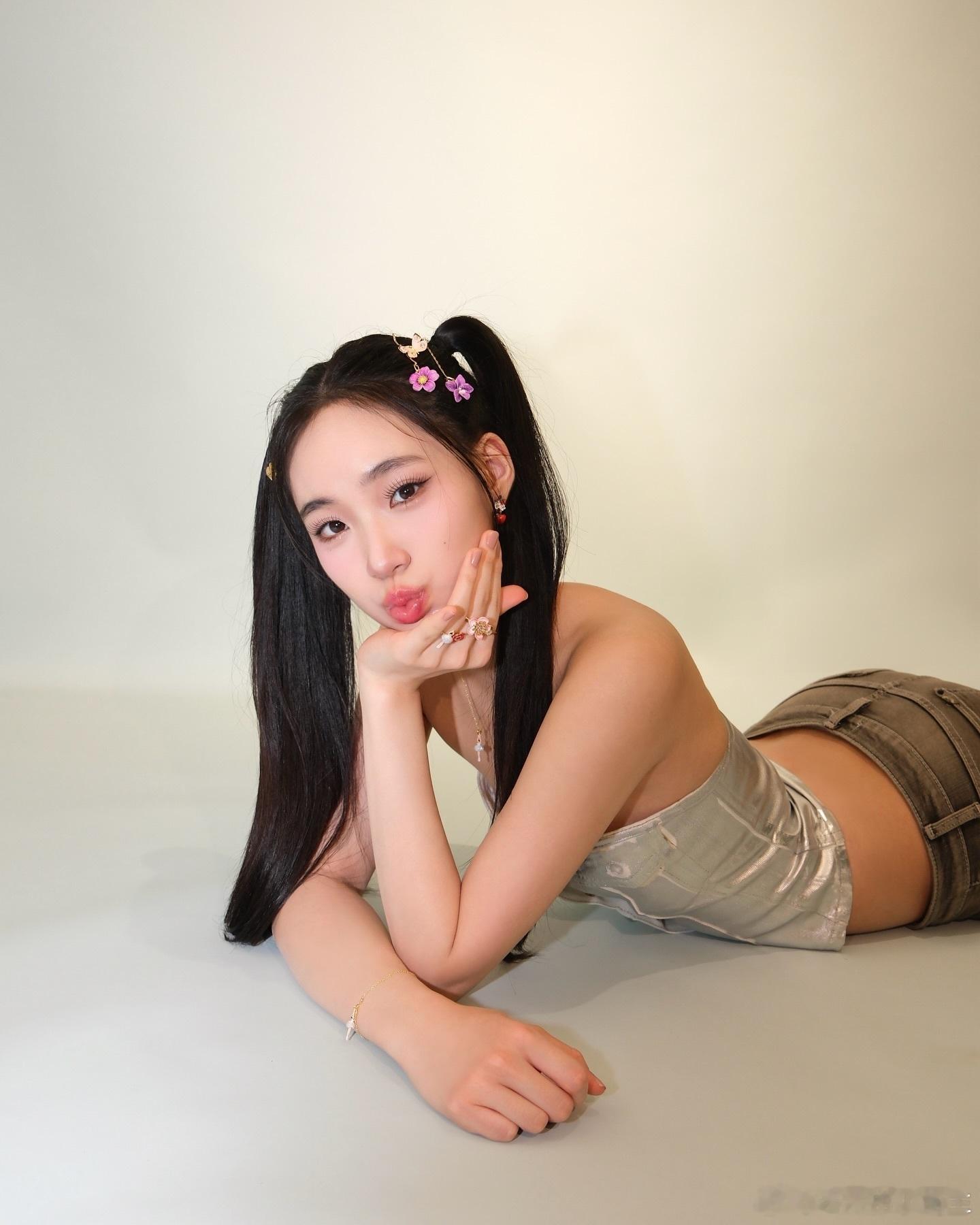 #小S二女儿双马尾造型# 不惧代言被下架！小S二女儿晒最新造型，梳双马尾嘟嘴卖萌