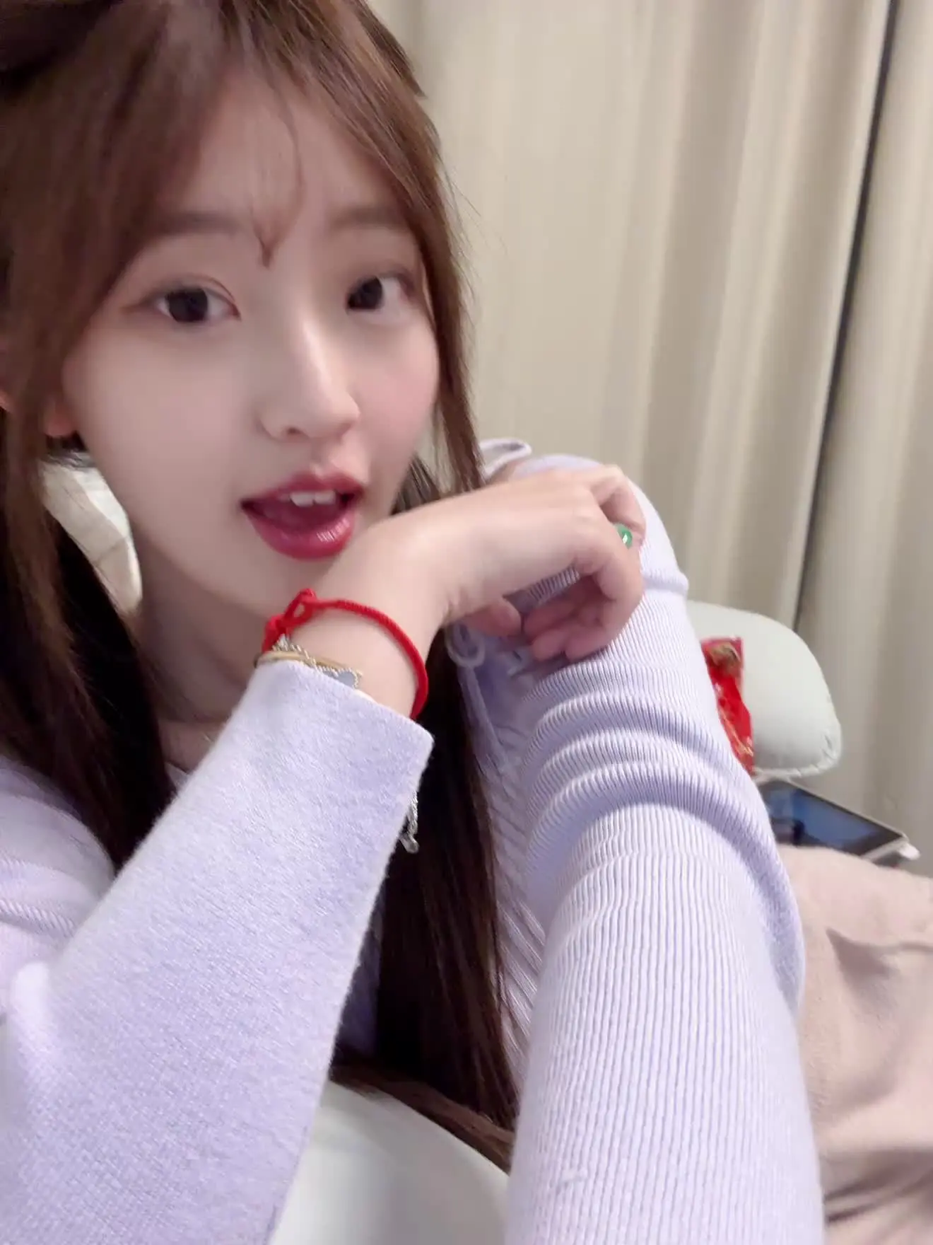 那年脸上不施粉黛，你说我最好看，我念了一年又一年