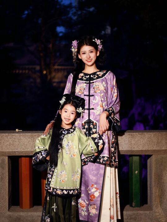来天津，一定要来庆王府，拍一套亲子照～