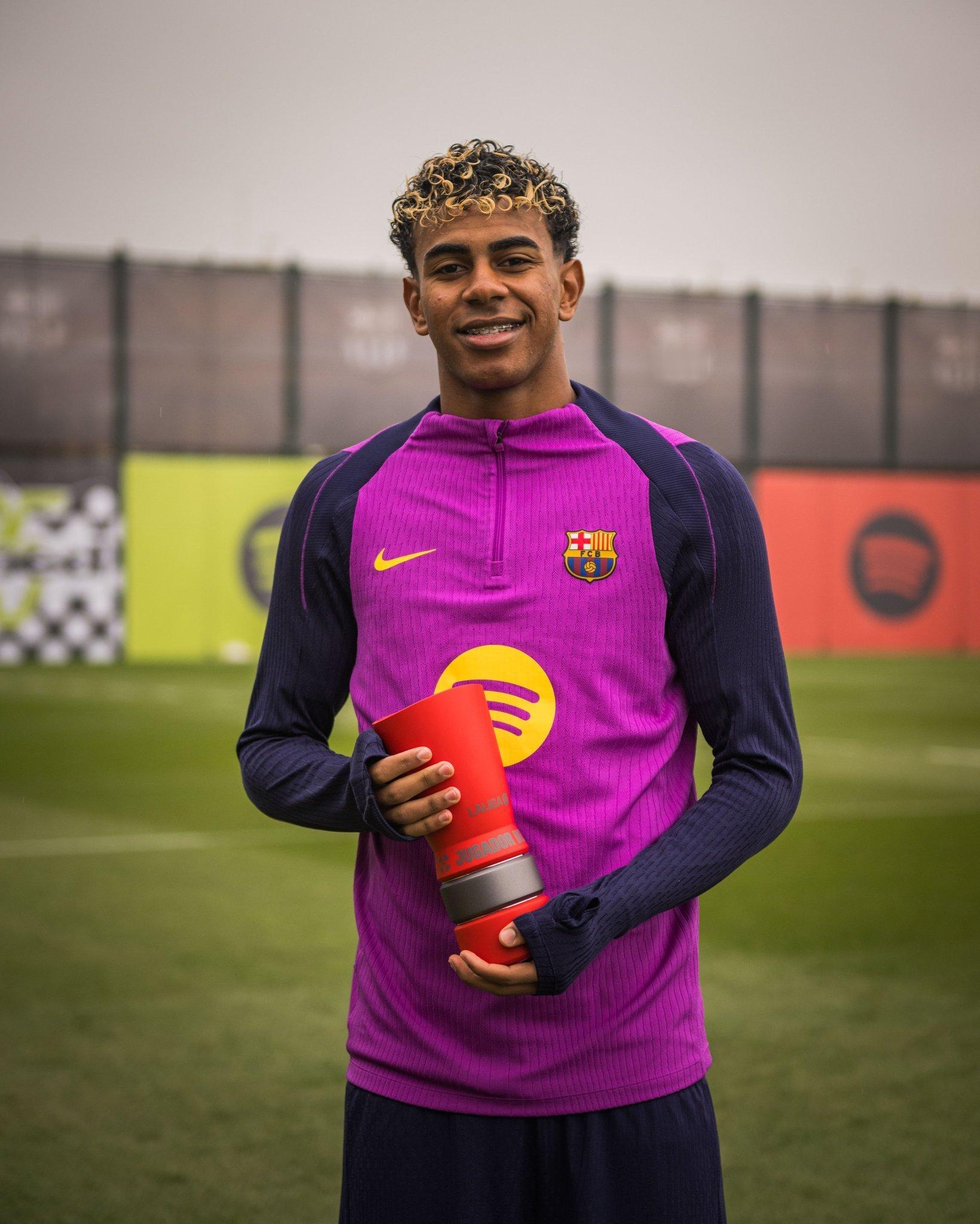 官方：亚马尔当选西甲11月份月最佳球员奖😍😍😍😍巴萨热点现场贝蒂斯vs巴