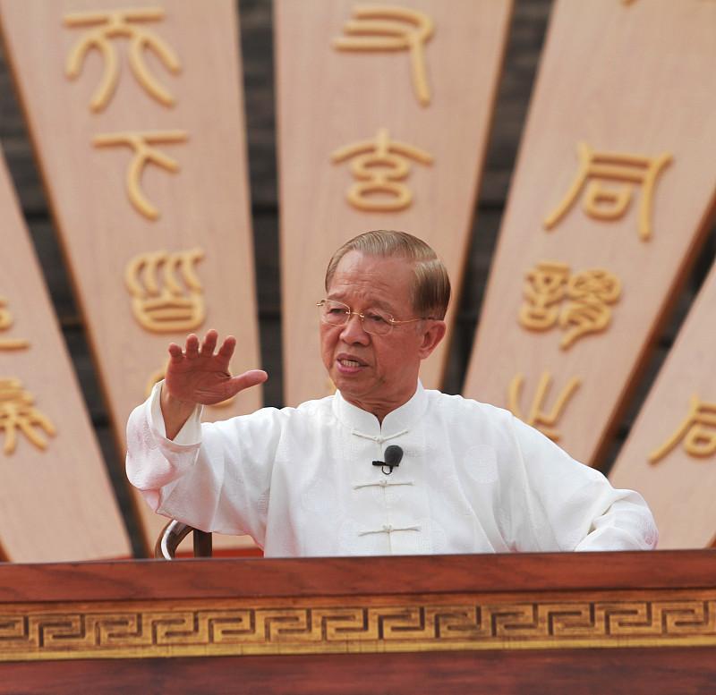 曾仕强：现在读书不是读书，读书是为了明白道理，让道理走天下
曾仕强在国学讲座当中