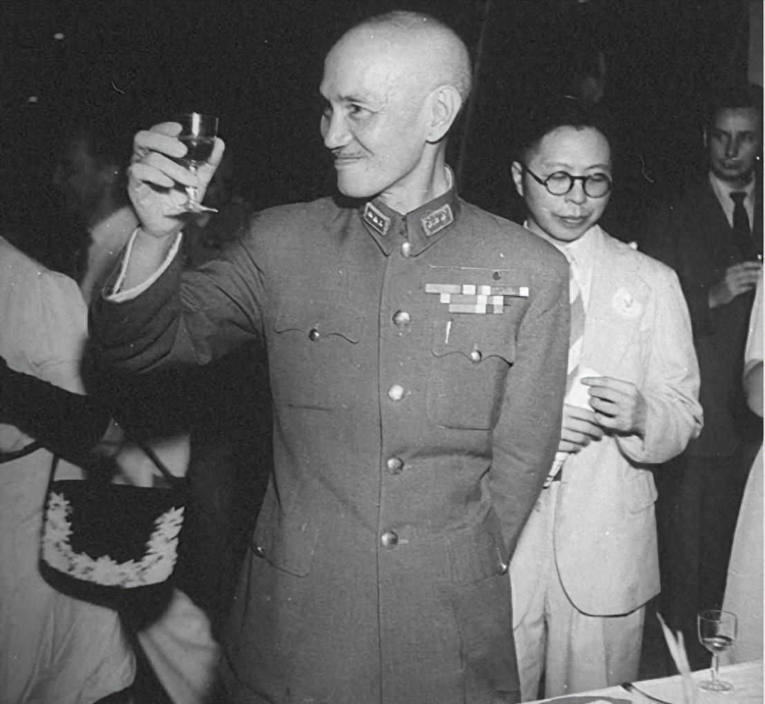1949年老蒋交毛人凤秘密名单，任务是暗杀3人，可毛人凤最终一个都未敢动！
19