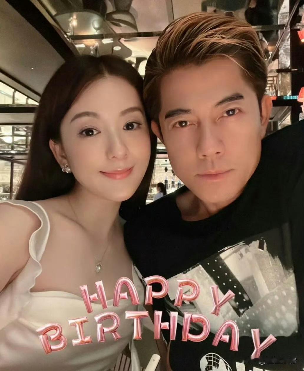方媛是真的很美很美，五官脸型特别漂亮，而且这种漂亮一点都不网红，非常抓人且不烂大