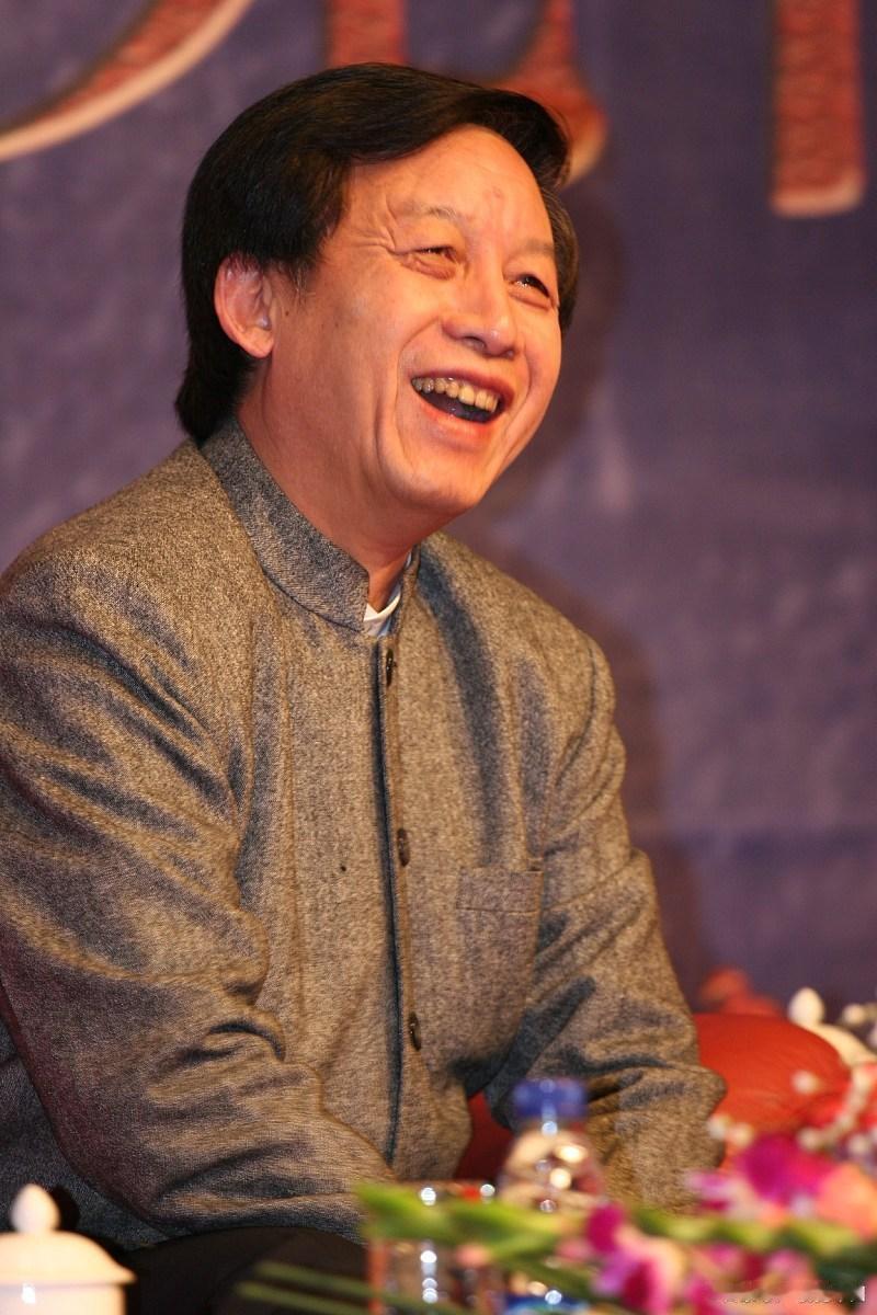 76岁易中天迁居吴江！原来晚年不是等结束，是找新开始

我是吴江人啦！76岁易中