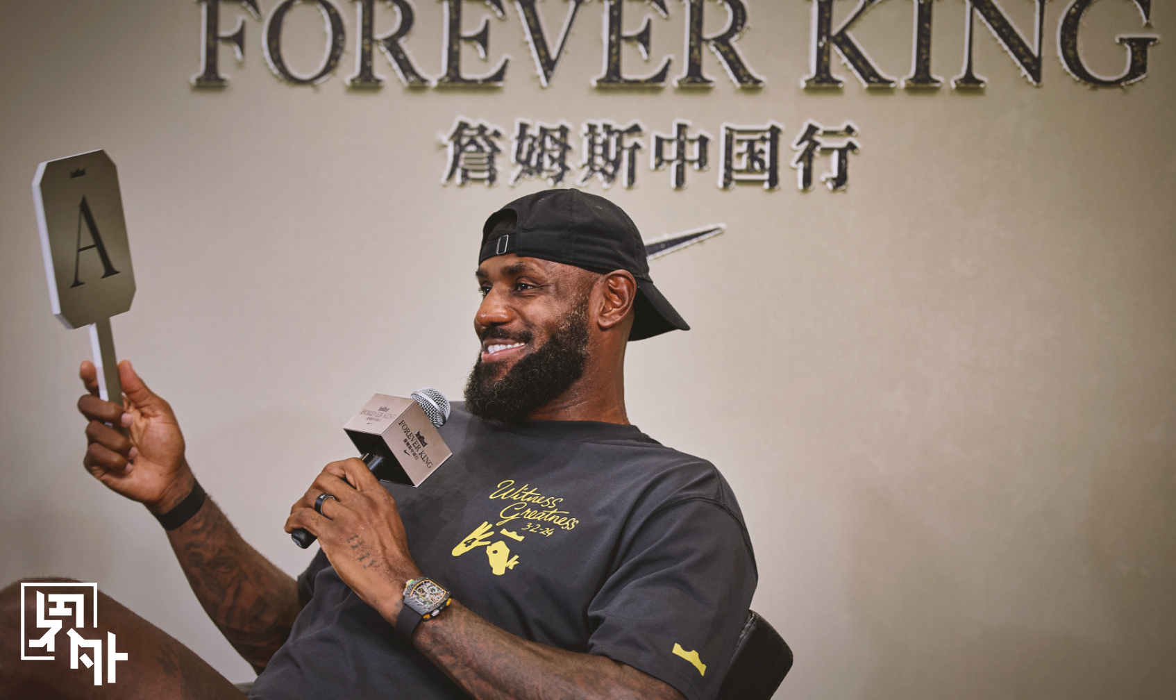 美媒关注詹姆斯中国行人气爆棚詹姆斯说每次来中国都是最好的一次  人山人海！美媒C
