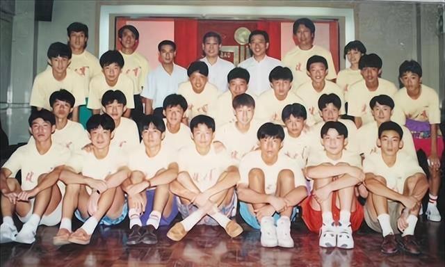 从健力宝队备战世青赛的几场热身赛中，我们明显发现这支一度被传媒和足球界寄以巨大希