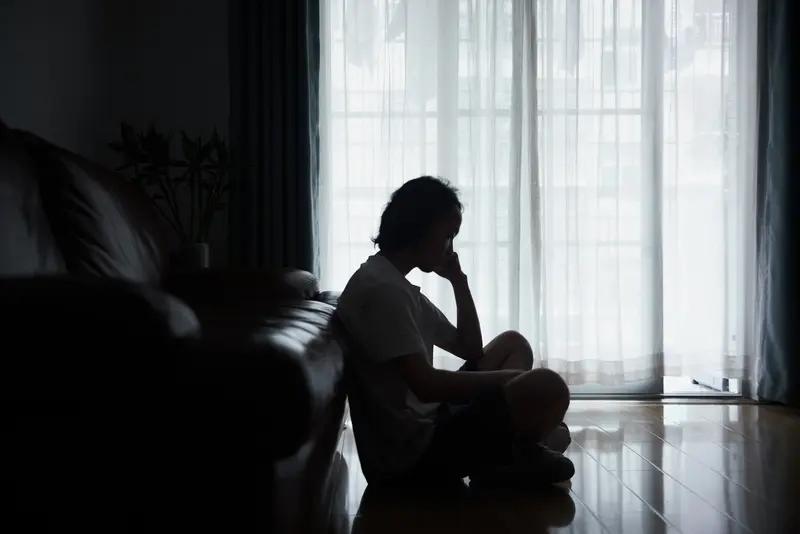 广东连州，一53岁男子认识一失足女，俩人在出租屋发生了4次关系，每次给女子200
