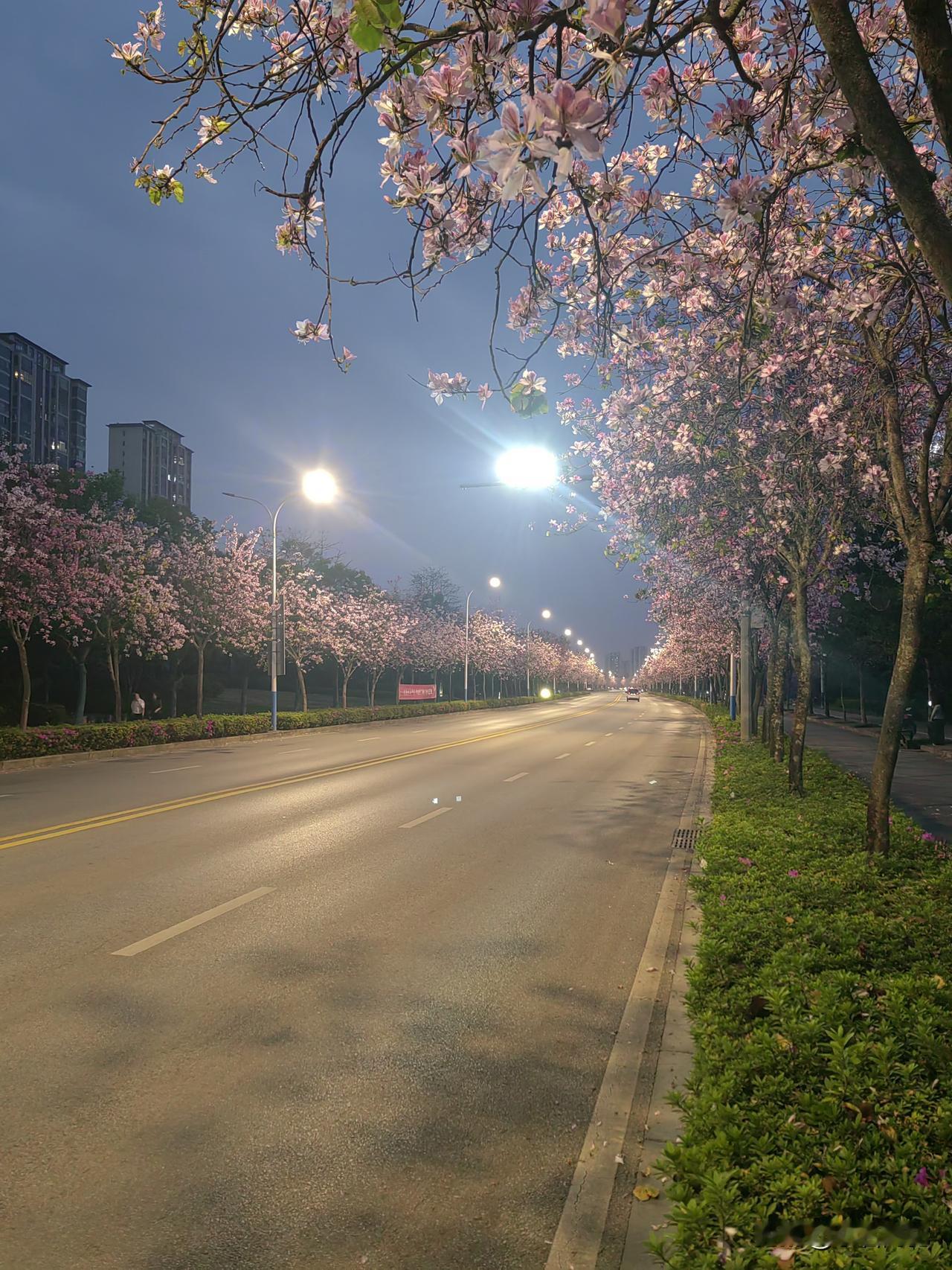 吃闲饭不问世事，请对下联

吃闲饭不问世事
上夜班难得娱情

吃闲饭不问世事
喝