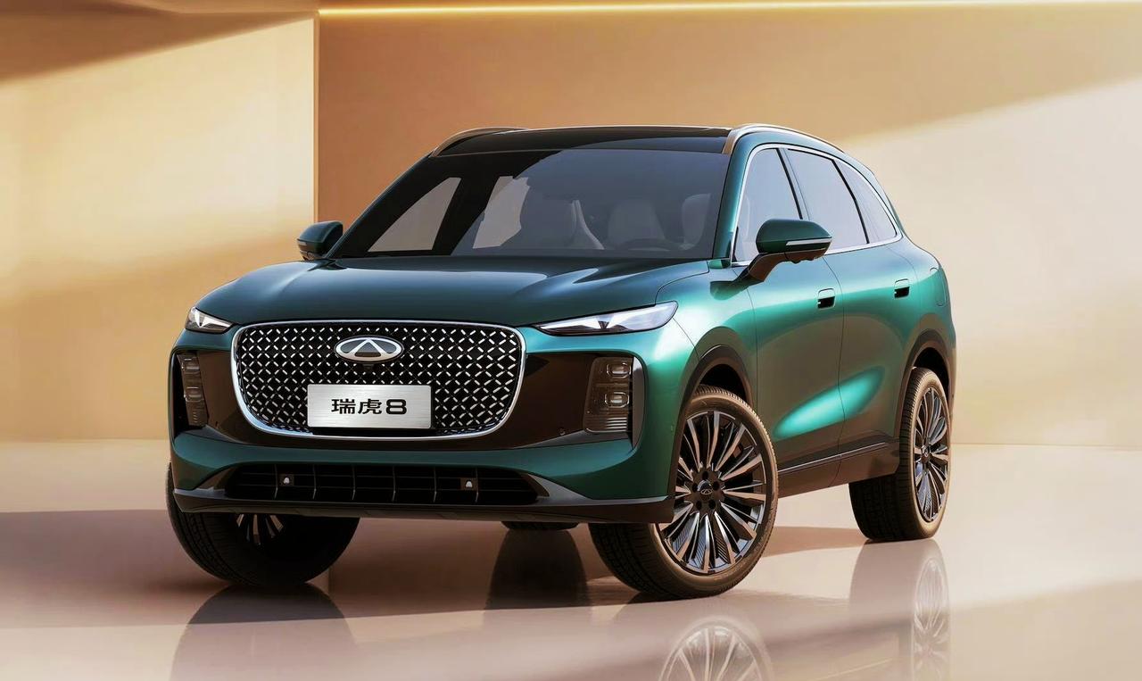 全新奇瑞瑞虎8官图来了，轴距加长115mm
定位五座中型SUV
轴距从现款271