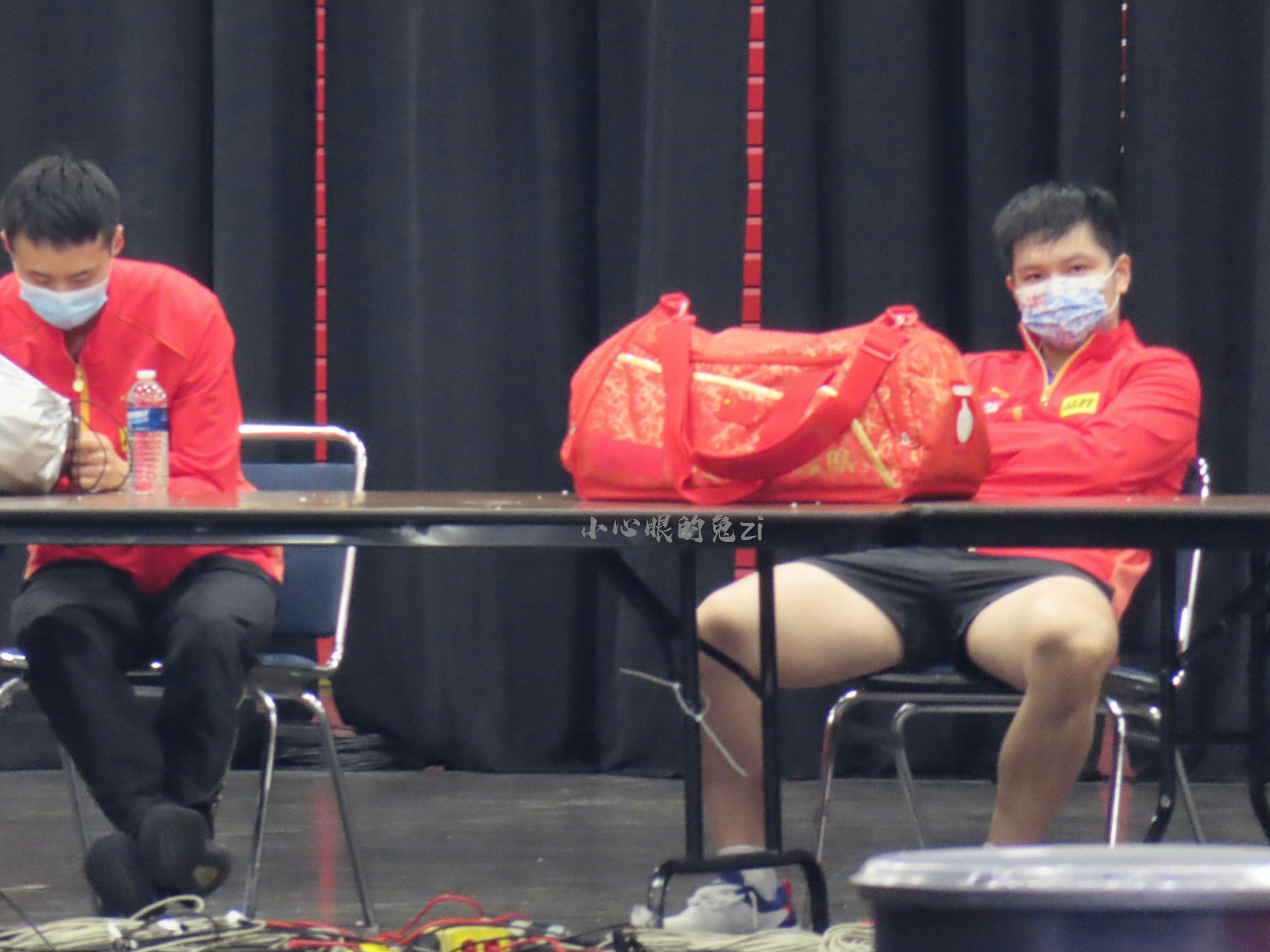 还是看点这种吧cr.三只困兔子 