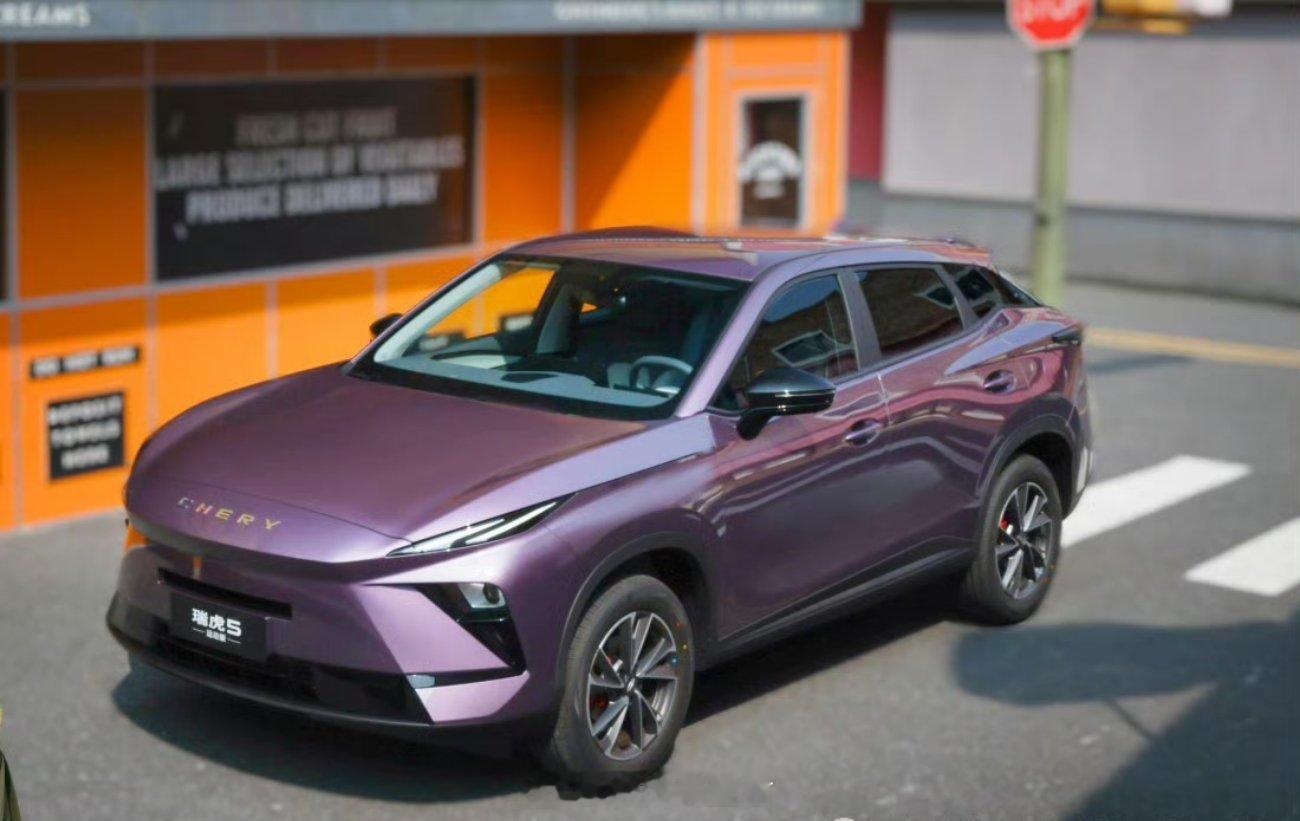 今晚奇瑞瑞虎5&瑞虎7双系车型的上市，瑞虎这款车在国外卖得是真好，现场也来了不少