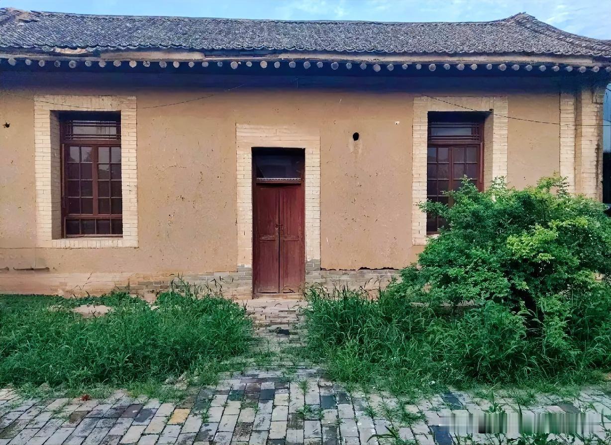 下联：故园寂寞愁如织
上联：有请雅士[玫瑰][玫瑰][玫瑰]