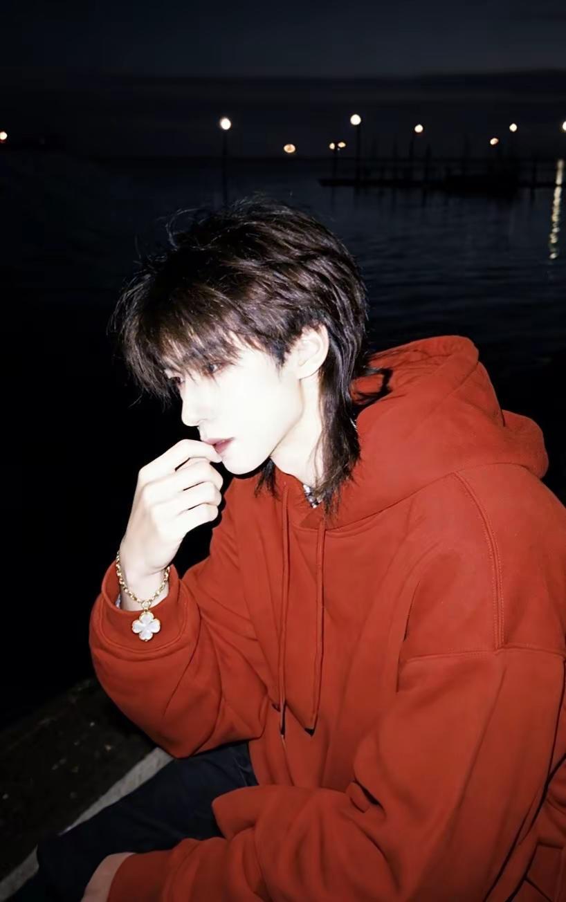 你温柔的唇 致命的眼神。你温柔的唇致命的眼神