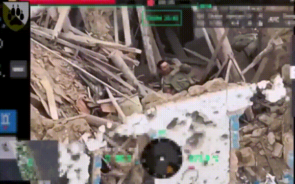 4月29日，乌克兰军队公开了一段画面，画面中，在扎波罗热州拉博蒂诺村方向，一名无