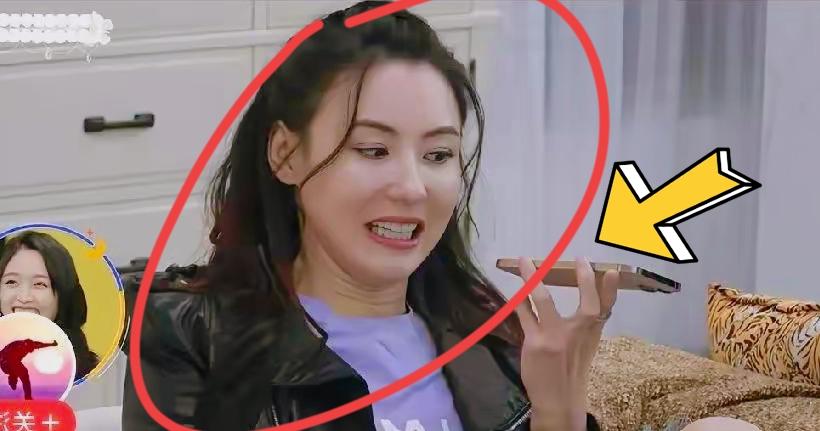 很多人都说张柏芝活得憋屈，
一把年纪反而要看大儿子的脸色过日子！
 怕到什么程度