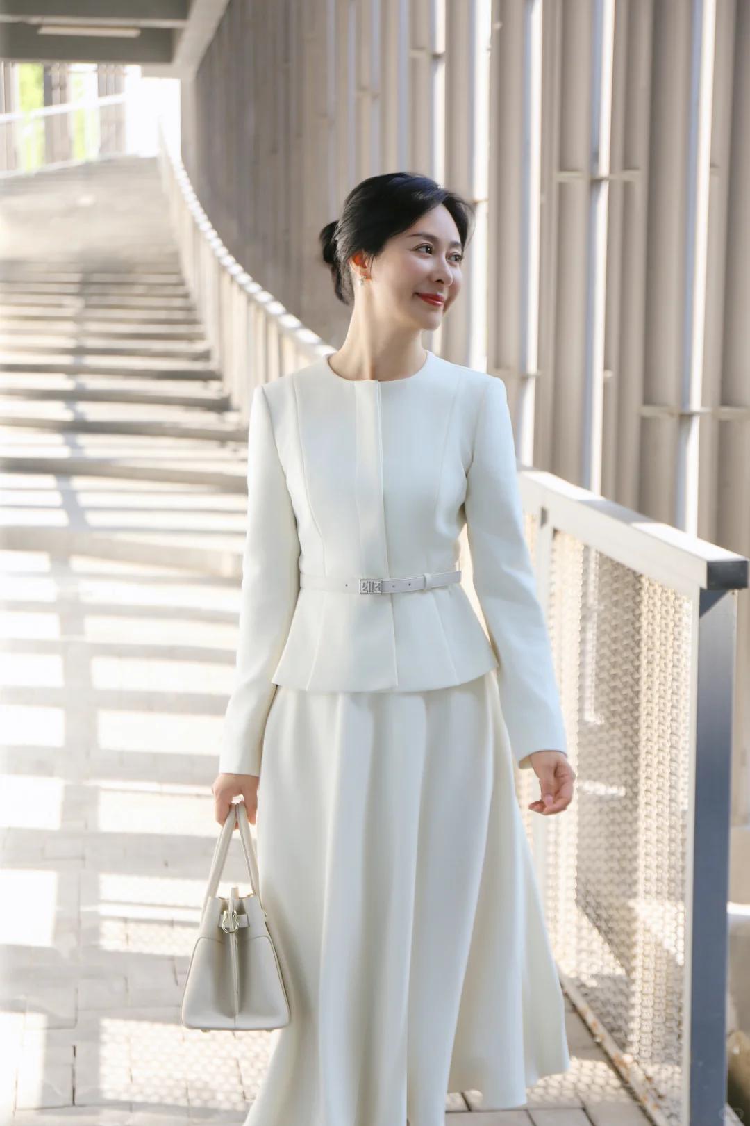 中年女性穿搭技巧，有质感、无龄感、简约高级才是最重要的~

女人年过40，已经步