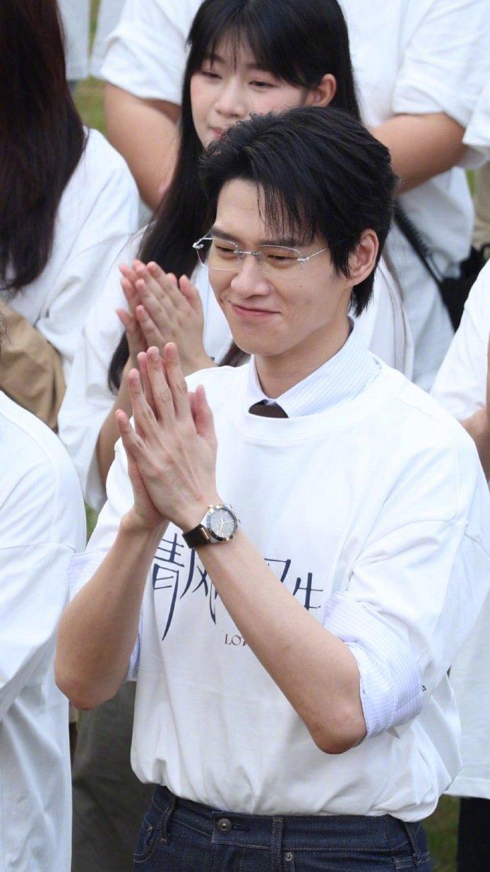 田曦薇魏大勋青风吹又生开机照田曦薇魏大勋新剧开机照 田曦薇魏大勋青风吹又生开机照