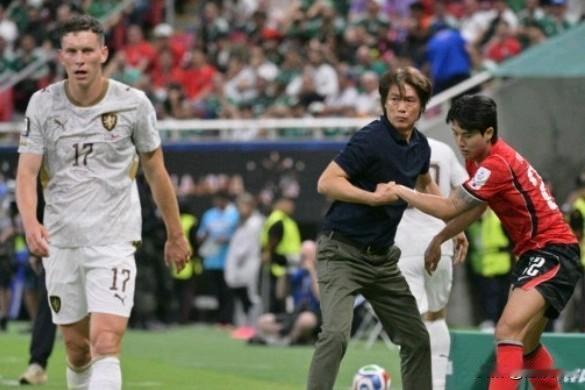 韩国2：1逆转战胜东欧铁骑捷克，两点看法：第一，感觉捷克比中国男足也强不到哪里去
