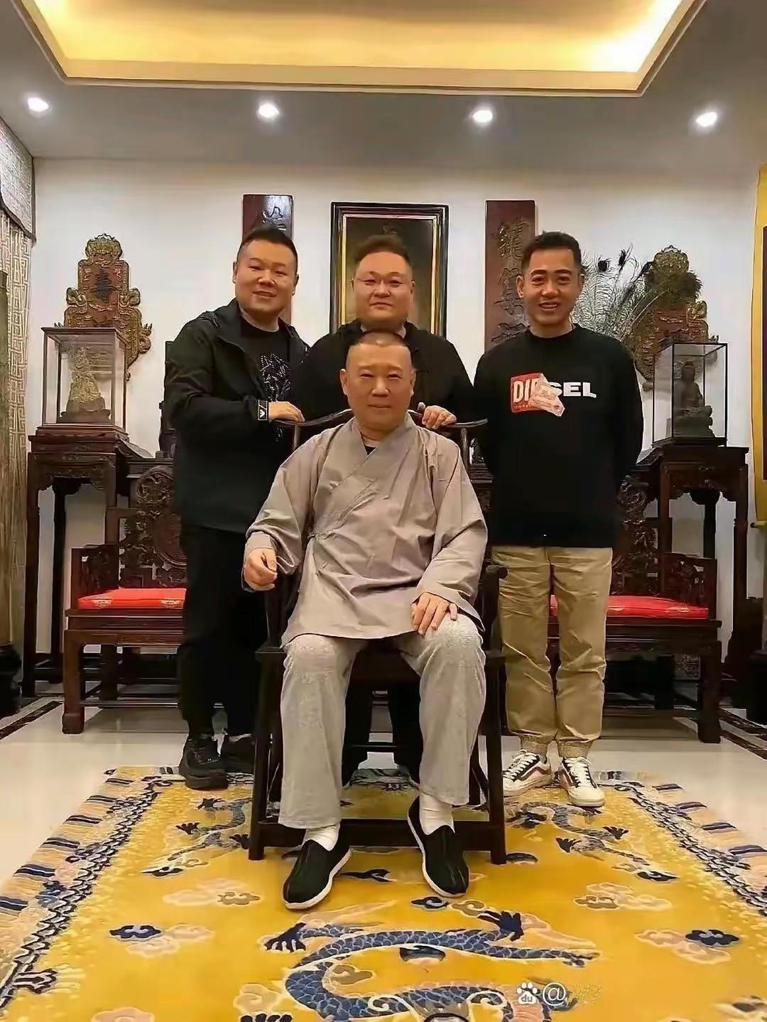 多亏不是在古代，如果在古代，四个人全都保不住，还得连累全家人！
做人还是低调点好
