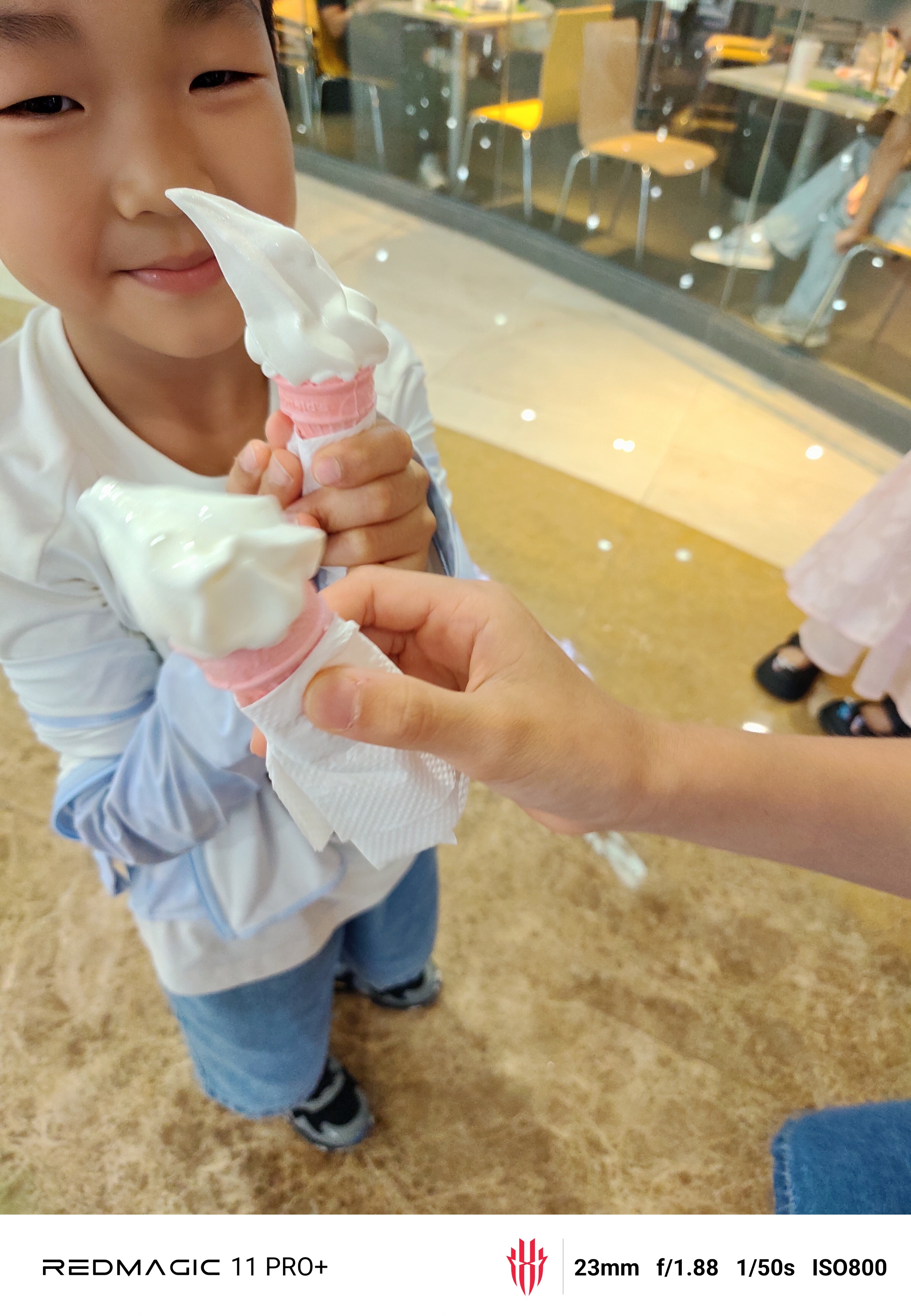 六一儿童节小米门店请吃的冰激凌