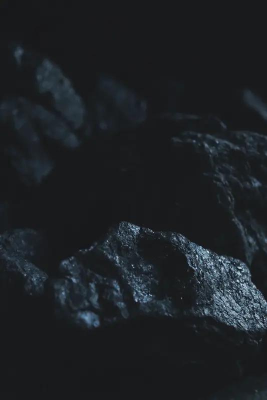 欧洲和亚洲重新把煤炭推到台前，这事儿得从多方面看。
先说欧洲，之前为了环保大力发