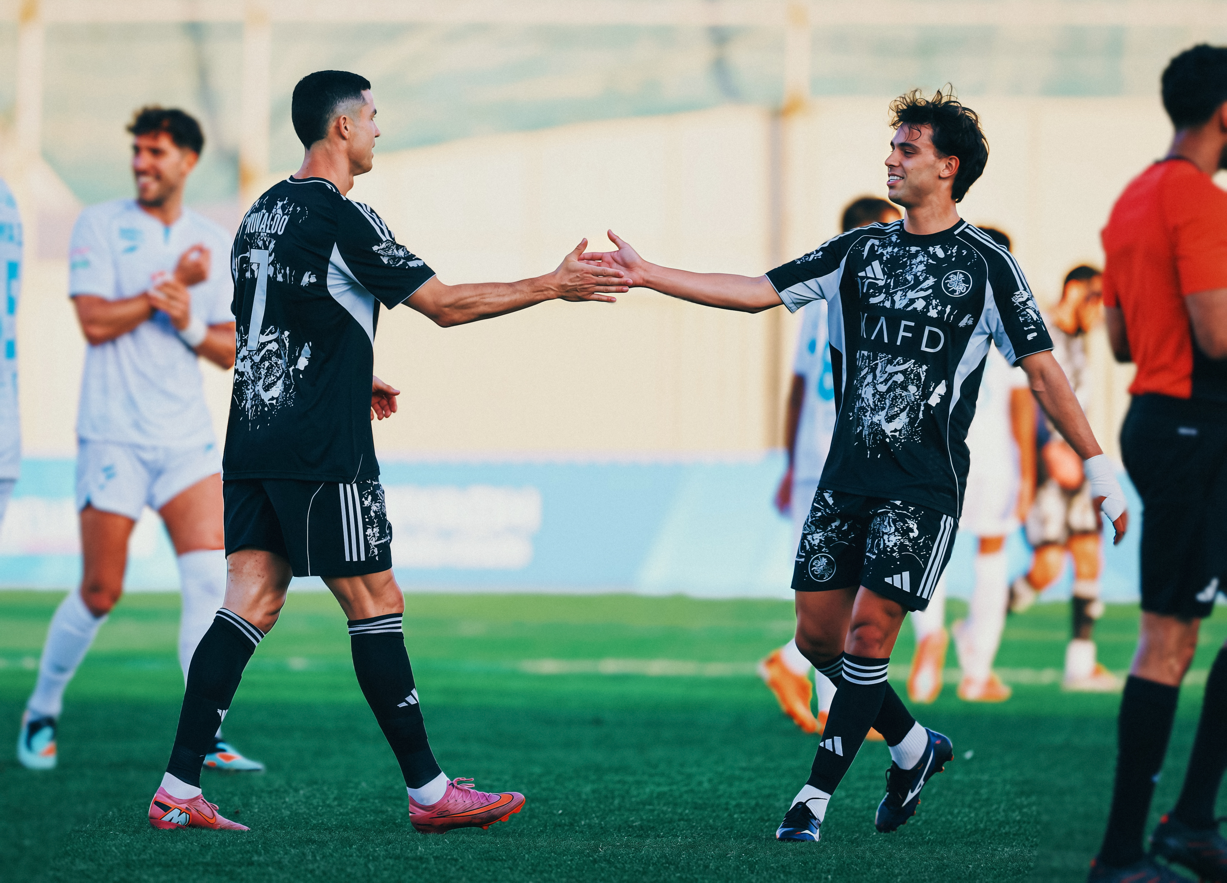 C罗 C罗日常 🛑本场友谊赛，利雅得胜利2比2战平哈萨征服，C罗和菲利克斯双双