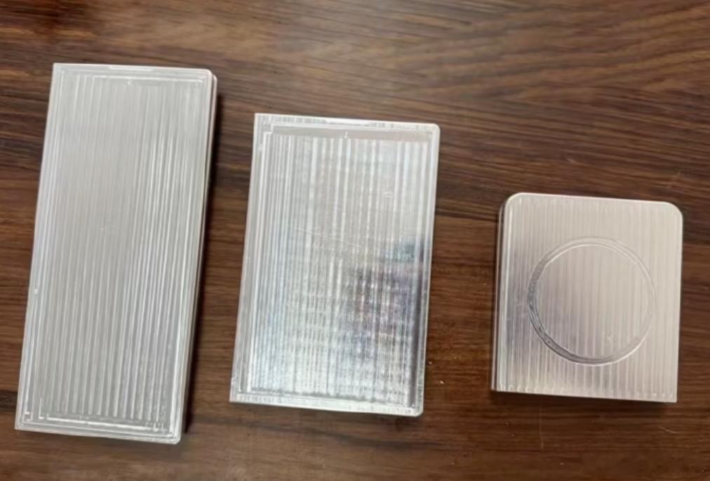 三星阔折叠机模曝光 不知道三星阔折叠打开后内容会不会无缝切换过来三星三折叠这方面