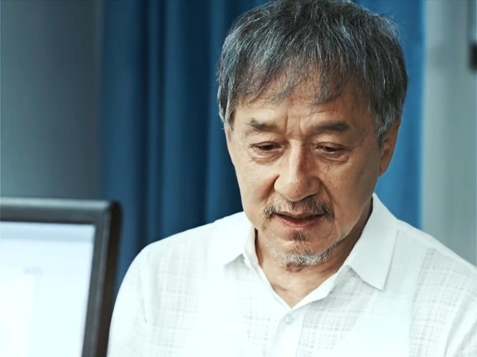 你是成龙那他是谁成龙，已经是一个时代的印记了，无人不知无人不晓那种，《过家家》让