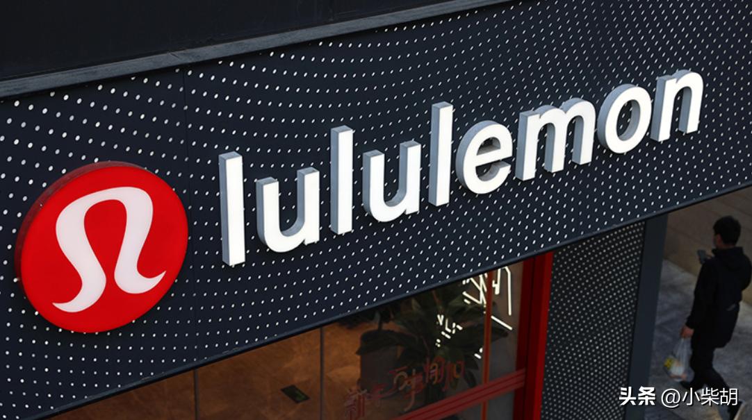 这次lululemon再度被推至舆论的风口浪尖，既不是因为瑜伽裤的设计问题，也不