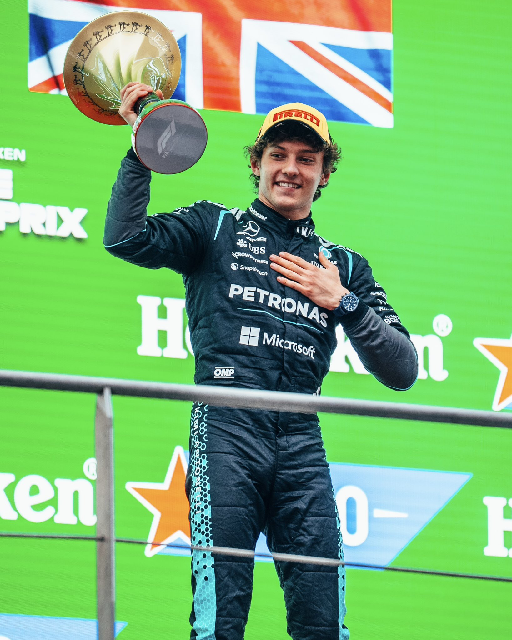 F1冷数据 安东内利距离生涯的首个大满贯只差了1圈比赛的第1圈结束后是汉密尔顿领