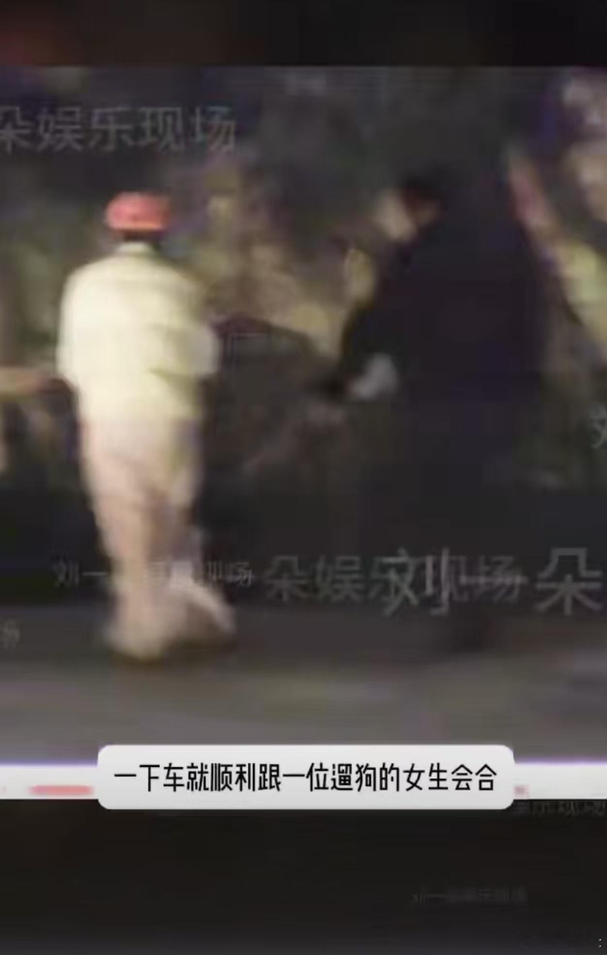 曝李卿恋爱李卿被曝恋情，虽然作为演员谈恋爱没什么事，但他的女友粉和事业粉应该要哭