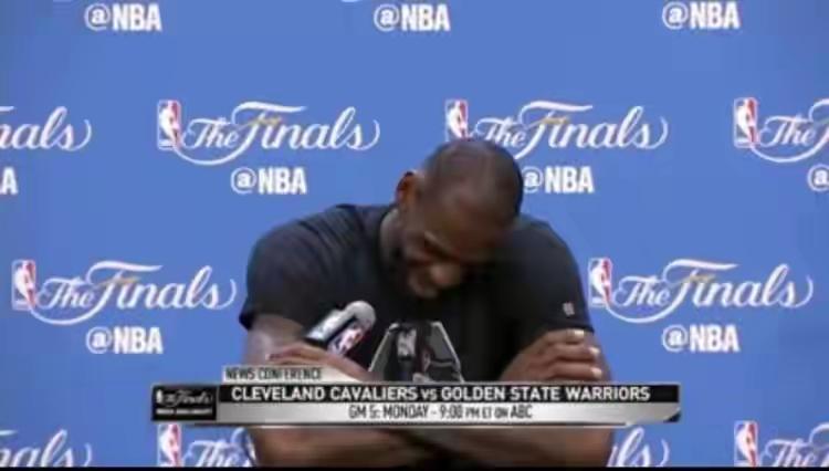 买一送一？湖人可别再搭上詹姆斯！
东契奇遭遇腿筋二级拉伤，湖人球迷瞬间一片哀嚎：