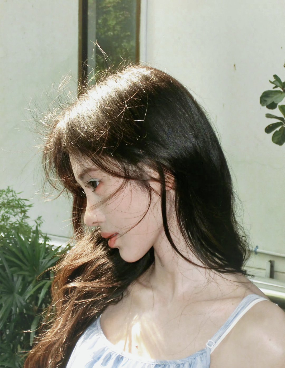 那个发丝都在放光的女人 ​  ​​​