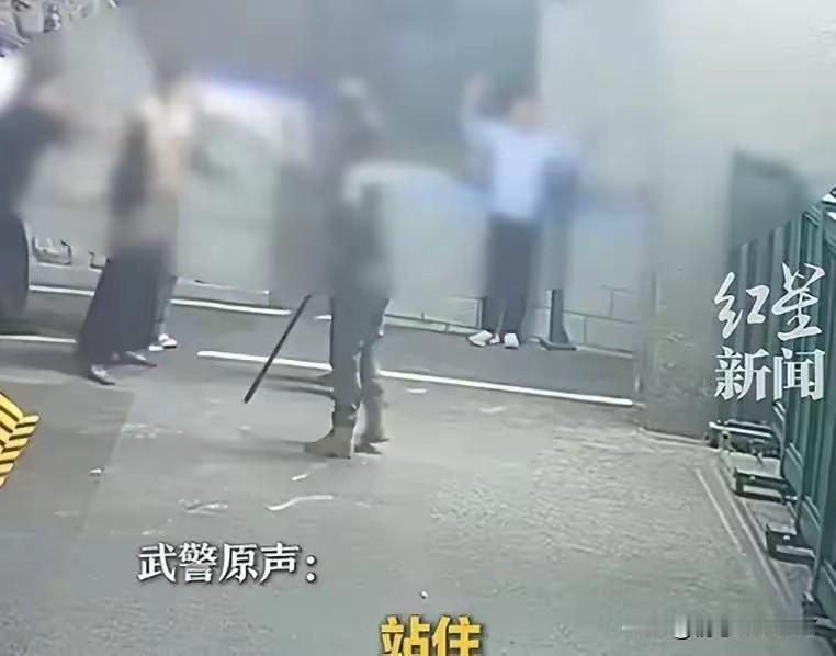 哨兵神圣不可侵犯，这不是说说而已。这是法律规定。任何冲撞、袭击哨兵、武警、站岗战