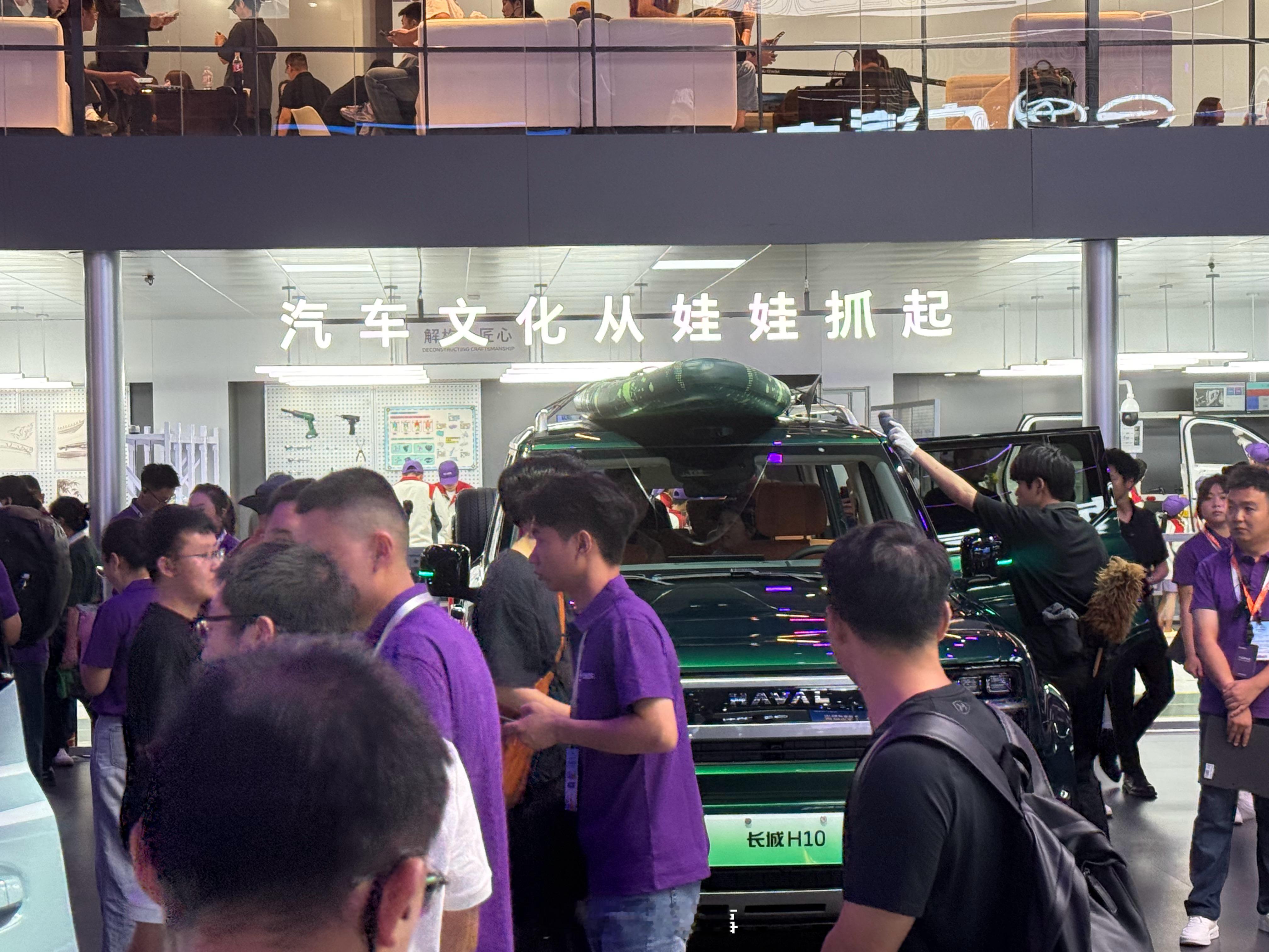 汽车文化从娃娃抓起哈哈，原来汽车文化的接力棒，要交到小朋友手上。去播种未来的汽车
