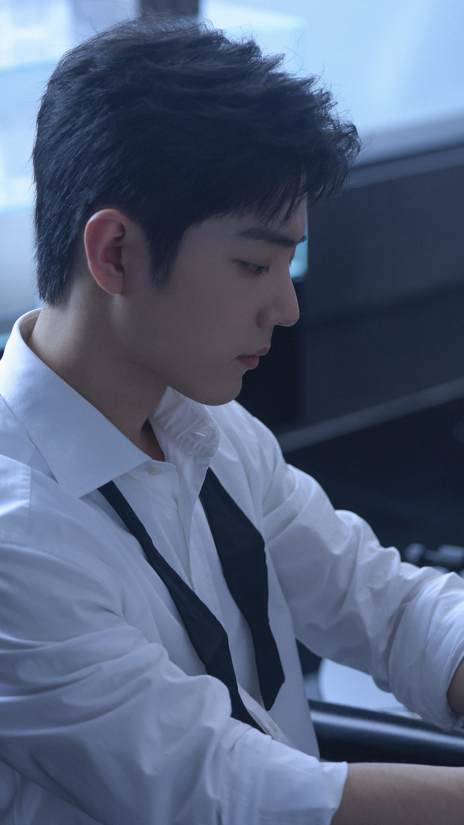 肖战白衬衣的诱惑！从小说里走出来的霸总战！ 