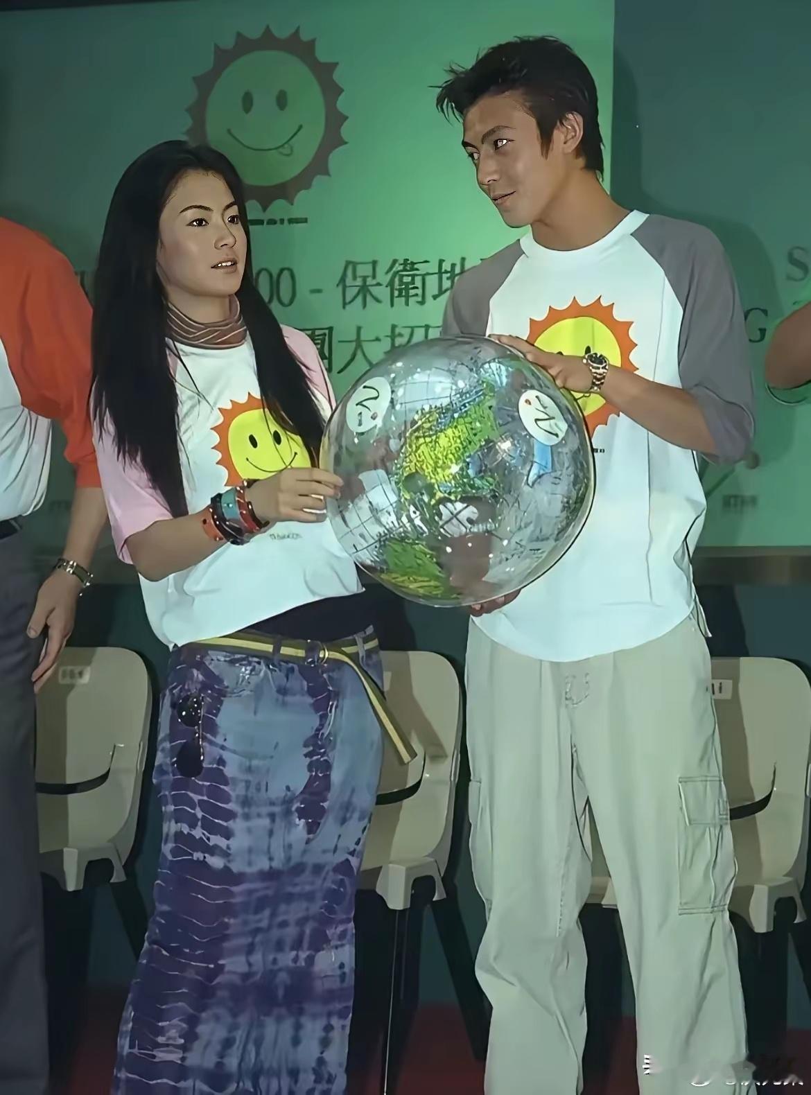 大家有没有发现，​早期陈冠希看张柏芝的眼神，真的像看恋人一样。​她们如果在一起，