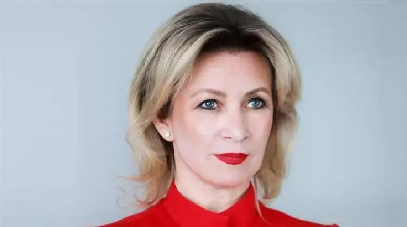 4月5日媒体论坛，扎哈罗娃直戳痛点：俄罗斯竟陷三线死战，军事炮火、经济铁锁、信息